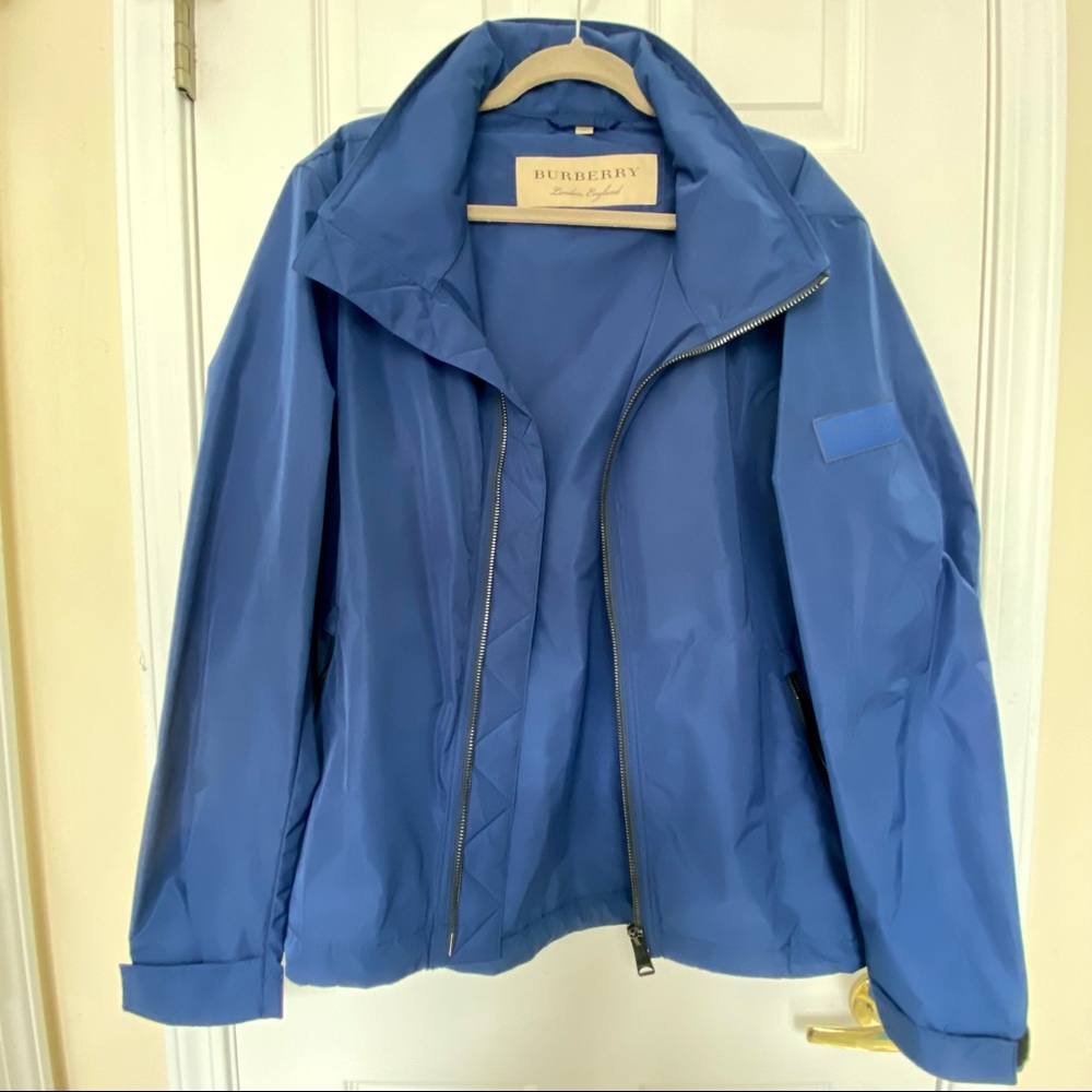 Men’s Burberry packaway hood showerproof jacket